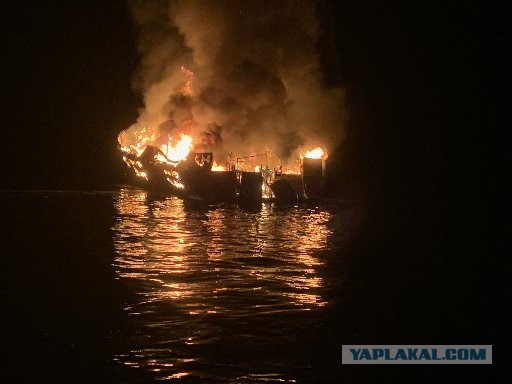 В Калифорнии более 30 человек погибли при пожаре на корабле