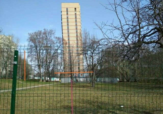 В Зюзино покосилась многоэтажка