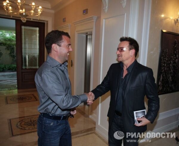 Солист U2 Боно призвал зрителей на концерте в Лас-Вегасе скандировать имя Навального, потому что «Путин никогда его не произнесет»