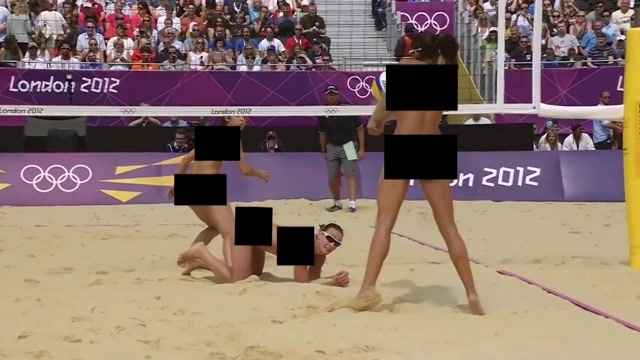 Хакеры вновь выложили украденные фото 12+