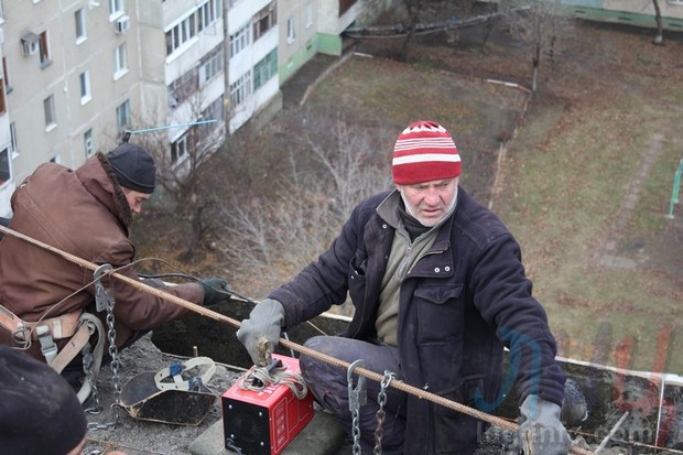 Как восстанавливают 9-этажку в Луганске (ЛНР)