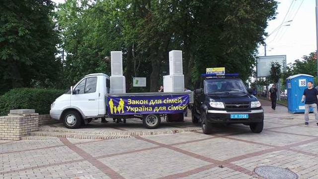 Украинские националисты пусть покрасят губы и присоединятся с чубчиками своими к шествию содомитов по центру Киева - Милонов