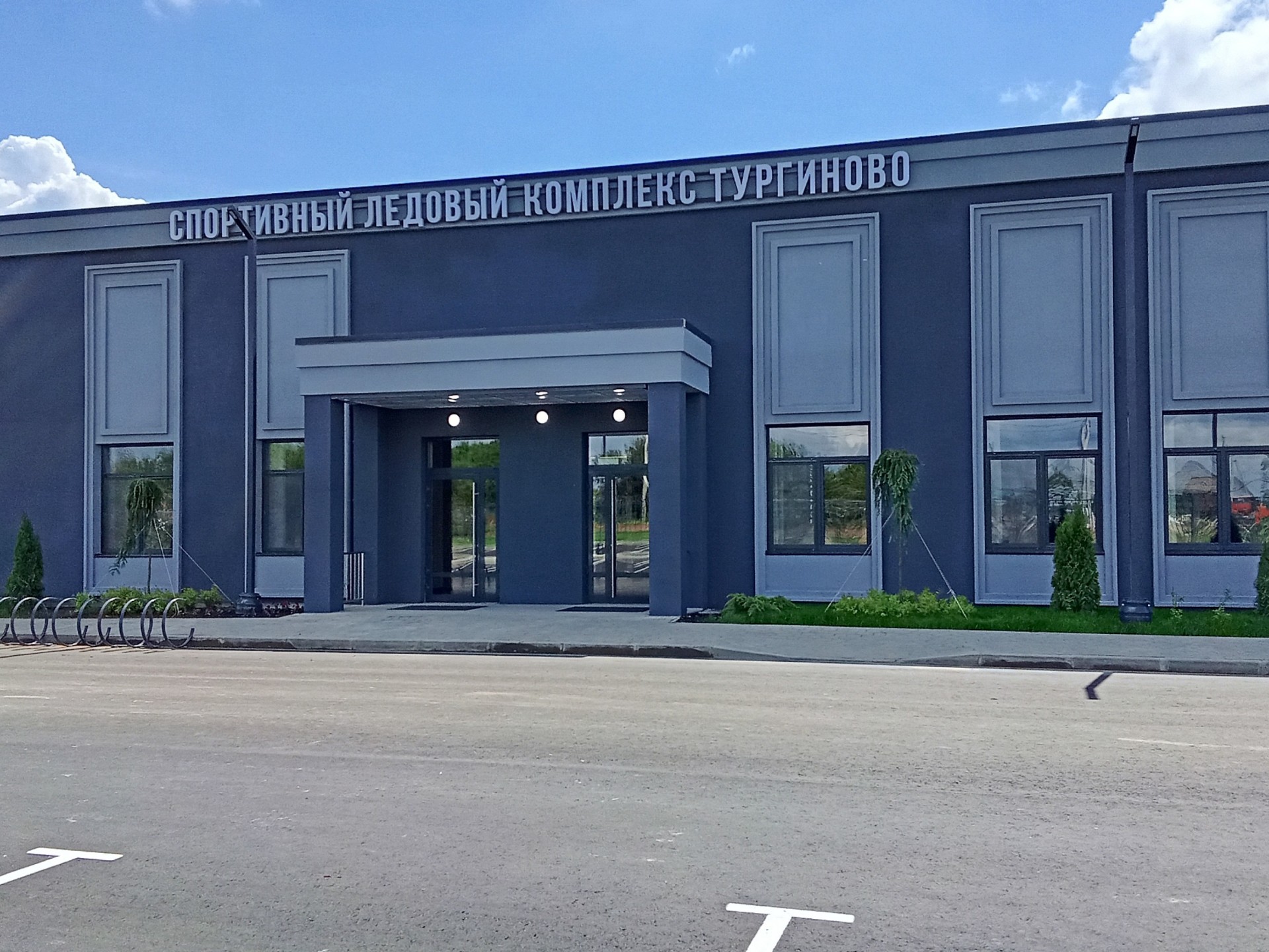 В селе Тургиново под Тверью, опережая график, строят пожарное депо и ледовый дво