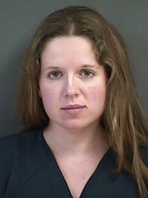 Учительницу арестовали после того, как муж застукал её в постели с учеником