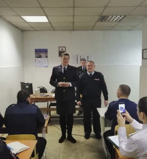 Начальник участковых в селе Хатанга на севере Красноярского края устроила потасовку в баре