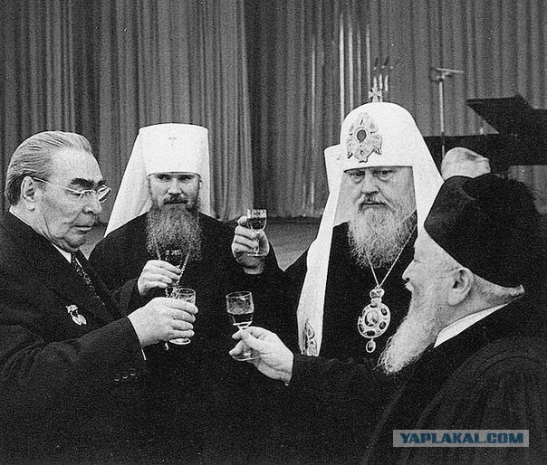 Охранник Кирилла указал, из какого бокала пить патриарху - остальные гости после этого от напитков отказались