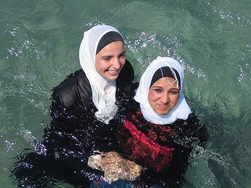 Мамбеты и девушка