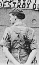 Американец показал паспорт, выданным его бабушке в 1932 году консульством США в Иерусалиме