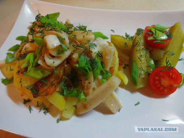 Картошка с кальмаром жареные