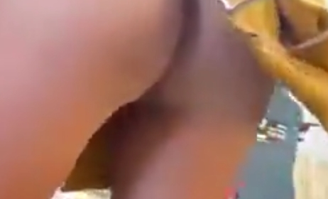 Есть тут спецы по Технике Безопасности? Она правильно каску надела?