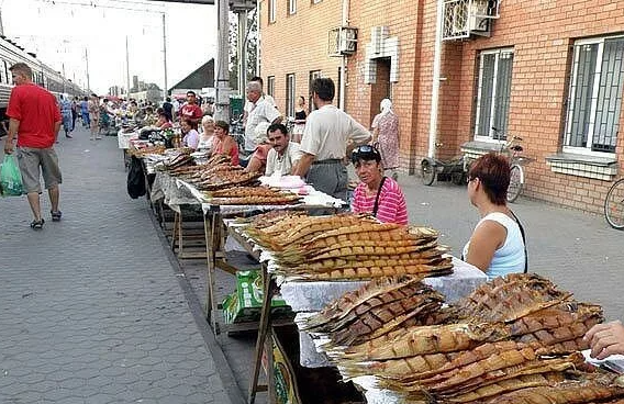 "Базар-вокзал" или что вкусного предлагали купить с собой в дорогу пассажирам проходящих поездов на разных станциях?