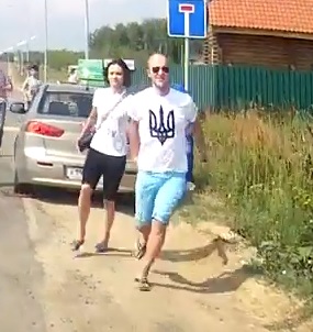 Толпа гопников напала на проезжающих