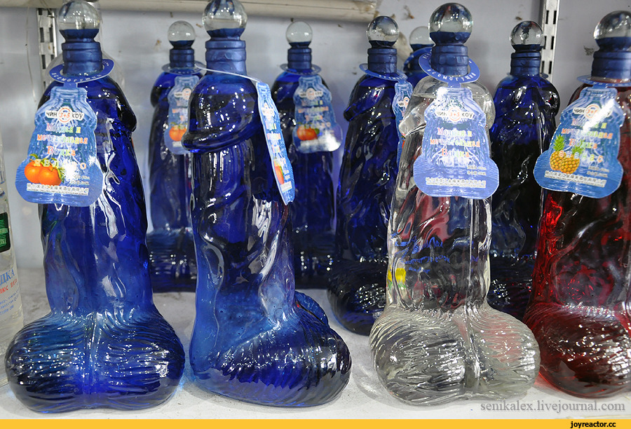 Бутылки купить красноярск. Необычные бутылки. Бутылка сувенирная. Бутылки необычной формы. Необычные алкогольные бутылки.