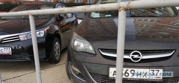 Парк «Краснодар». Дети столкнулись и повздорили. Одна из мамаш решила показать как они решают подобные проблемы у себя в семье