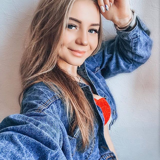 Красавицы из социальных сетей