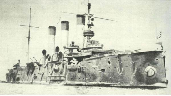 Крейсер «Аврора» в Маниле после Цусимского боя.1905 год