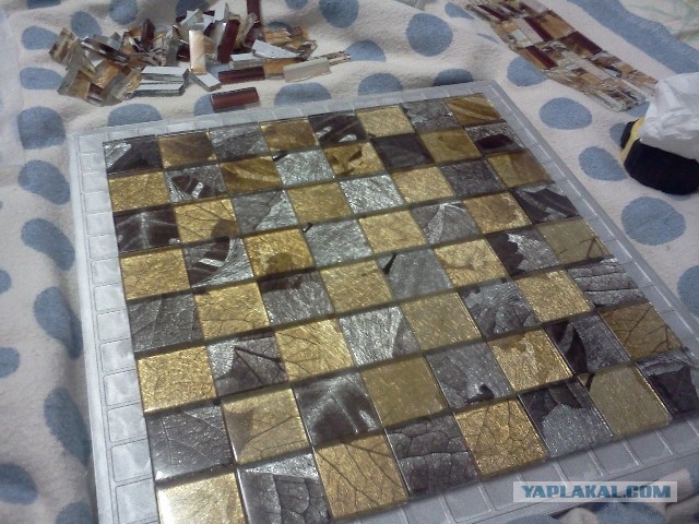 Шахматы из стекла и металла