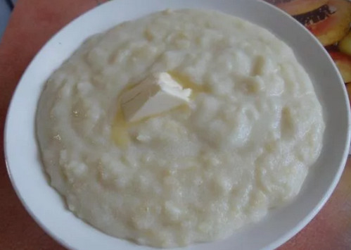 Как сварить манную кашу на молоке без комочков. Манка на молоке без комочков. Манка с комками. Манка и спорт. Как сварить кашу с комочками.