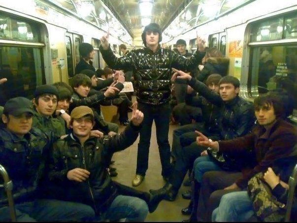 Возле станции Электрозаводская в Москве произошла массовая драка.