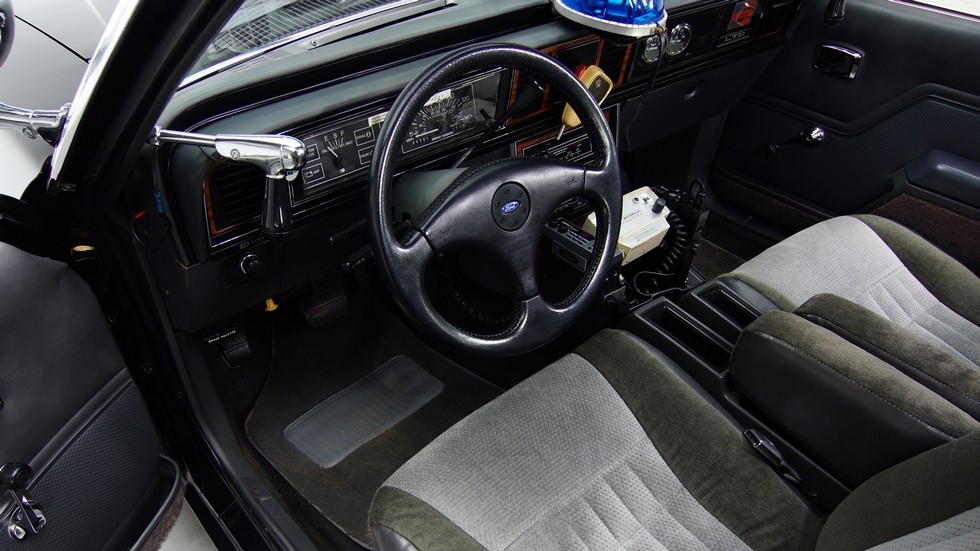 Полицейский автомобиль сша 1990. Смотреть фото Полицейский автомобиль сша 1990. Смотреть картинку Полицейский автомобиль сша 1990. Картинка про Полицейский автомобиль сша 1990. Фото Полицейский автомобиль сша 1990