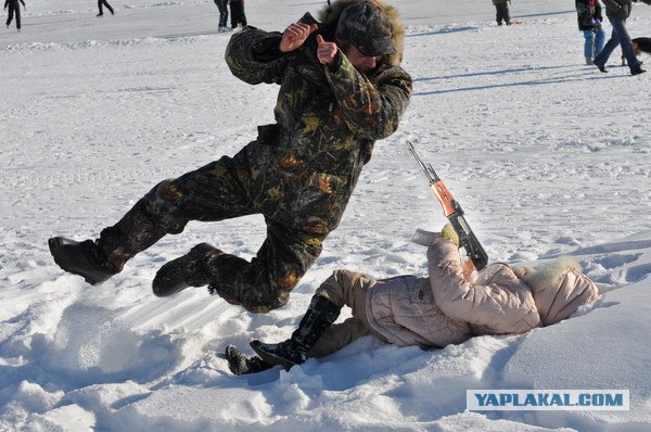 Фотожаба: Сейчас он ей...