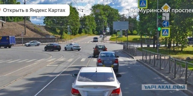 "Здесь всегда ездим налево!"