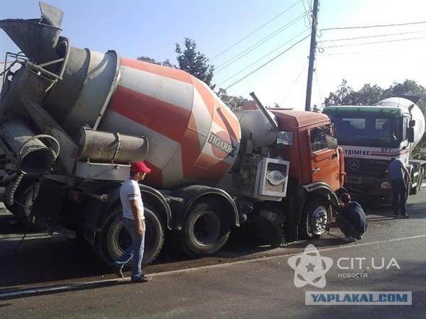 Водитель бетономешалки спас людей