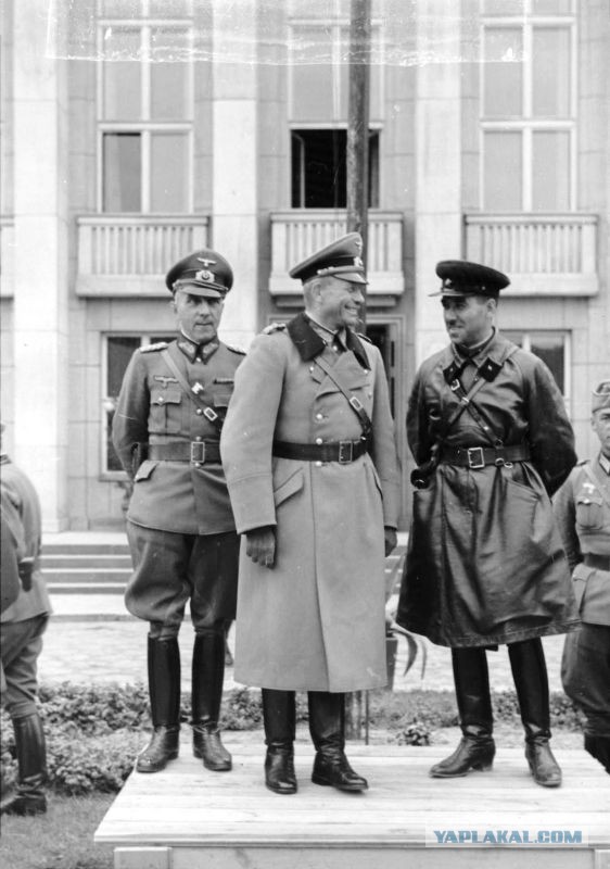 Памятник советским солдатам раскрасили