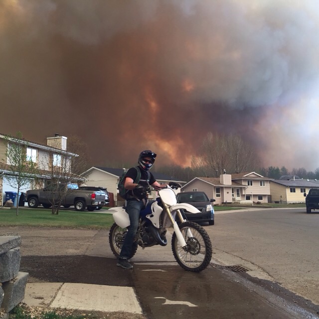 Все население города в Канаде приказано эвакуировать из-за лесных пожаров