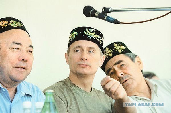 Клоунада продолжается