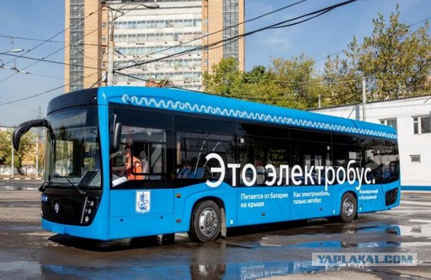 Владельцев старых машин решили штрафовать за поездки по Москве и Петербургу