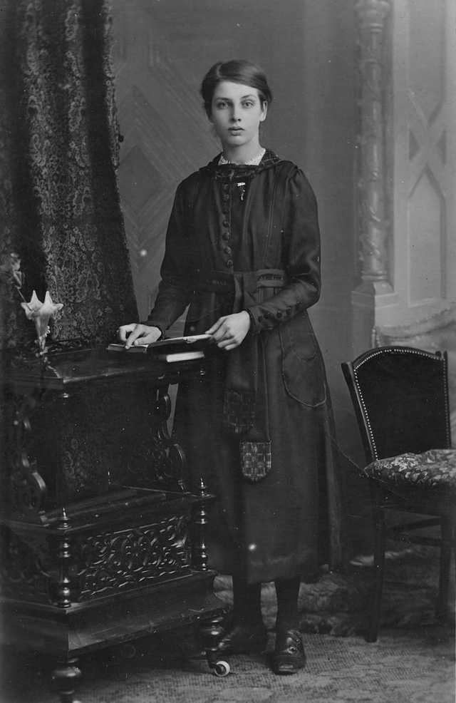 Как выглядели юные леди 100 лет назад