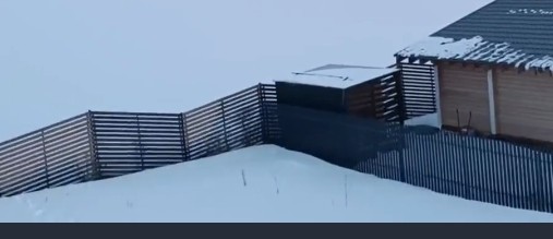 Видео падения мотопараплана в коттеджном посёлке Река-Река в подмосковном Звенигороде