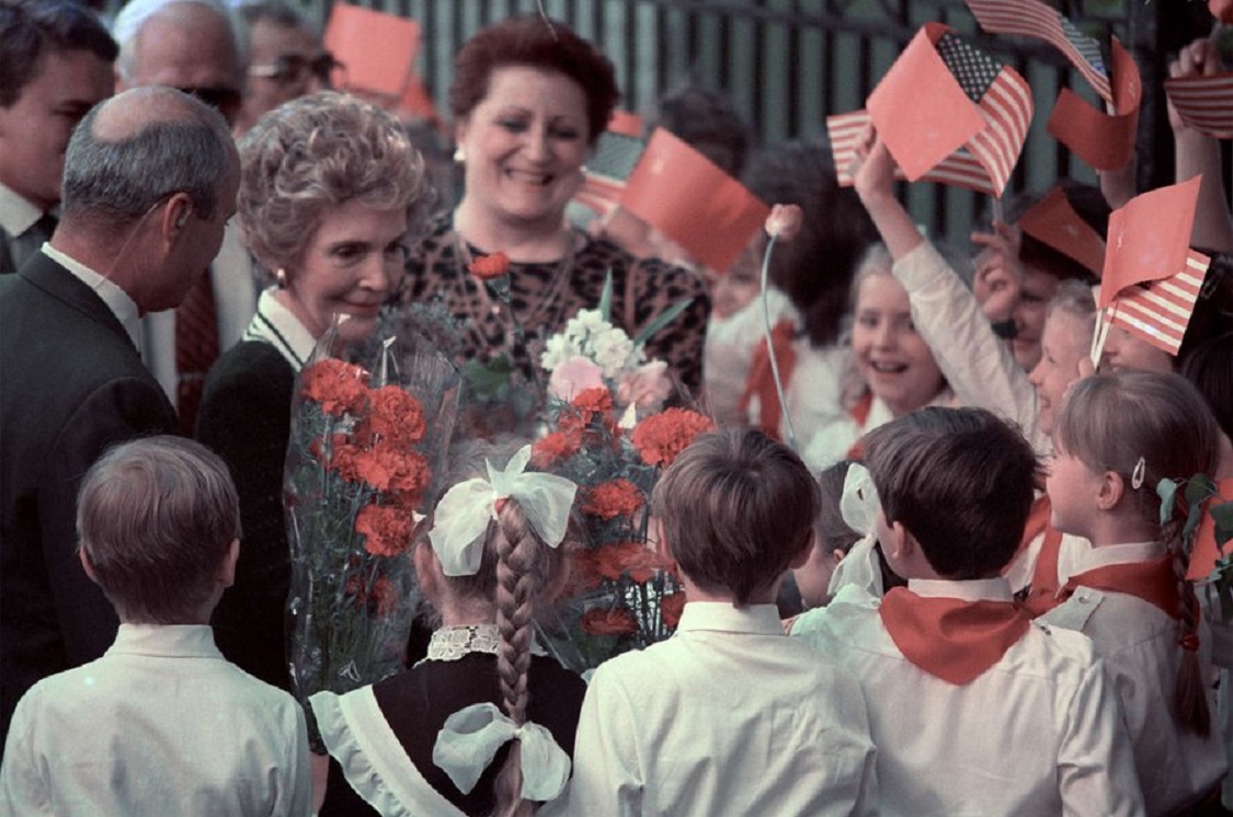1 мая 1988. Советские школьники. Рейган в СССР. Фото советских школьников.