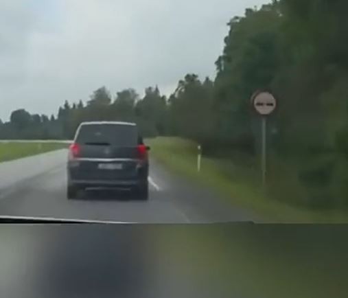 Помеха справа