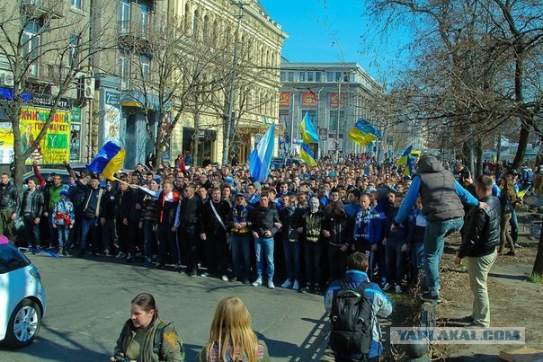 И снова сербы, в поддержку России.