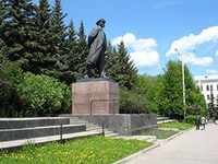 Памятники Ленину