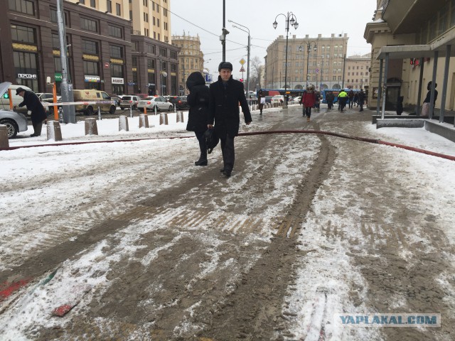 Быдло-инкассатор из Московского Кредитного Банка