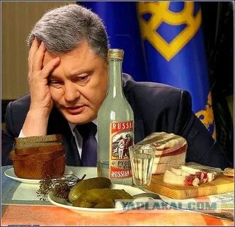 Порошенко появился в эфире CNN с автоматом Калашникова