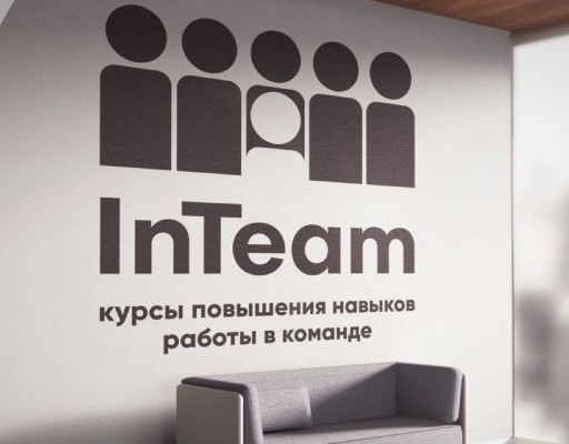 Юлия Тимошенко вышла на улицу с автоматом Калашникова