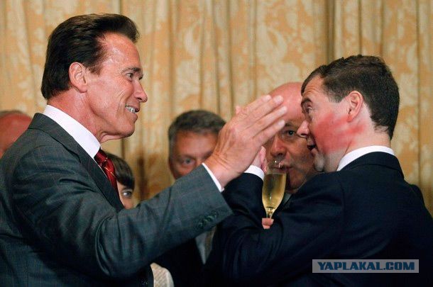 Димон развлекается