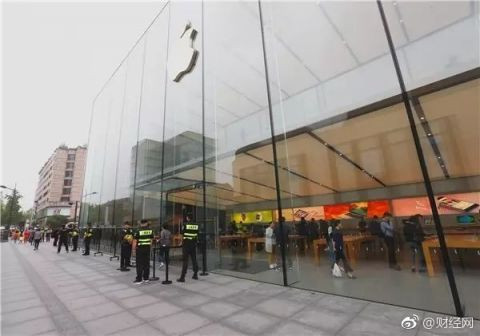 В Китае за новым Iphone 8 в местный Apple Store пришло только 2 человека