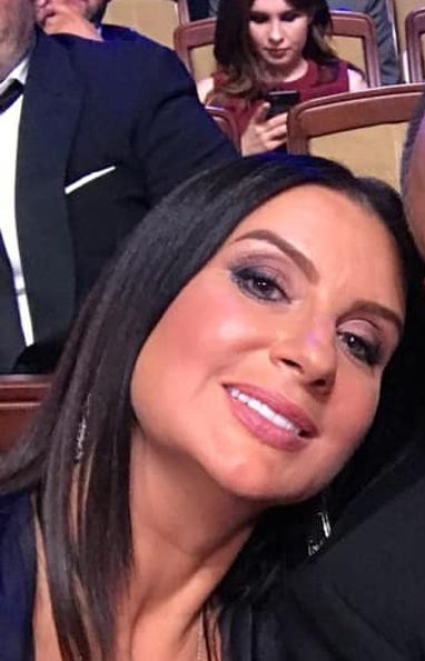 Телеведущая Екатерина Стриженова упала прямо в студии программы “Время покажет”