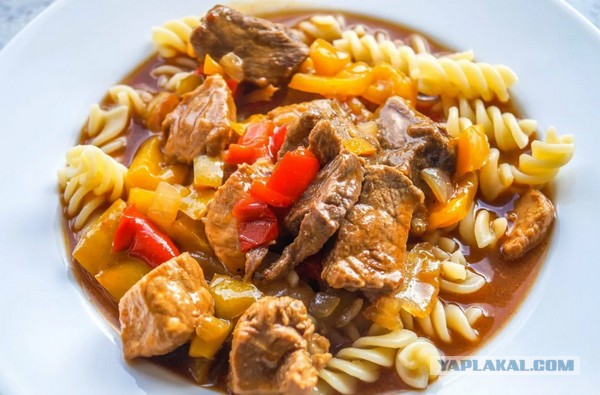 Тушёнка (?) с макаронами