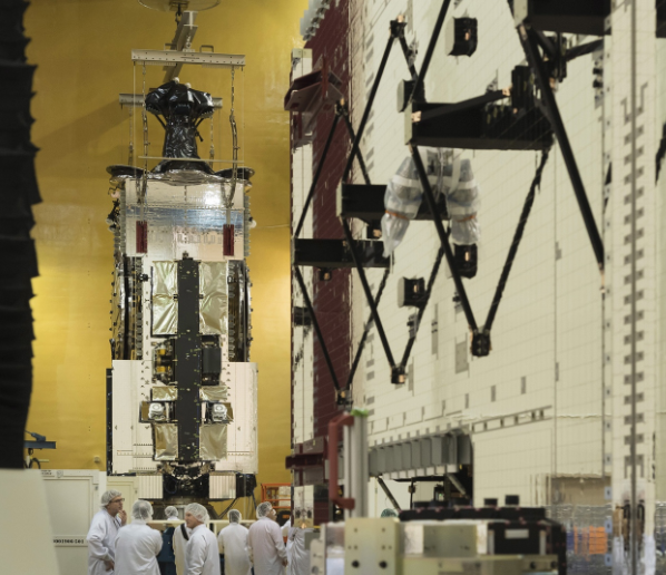 SpaceX осуществила первый коммерческий запуск Falcon Heavy