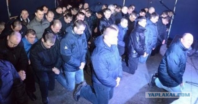 От белорусского ОМОНовца ушла жена-модель. Ей угрожали смертью и проклятиями