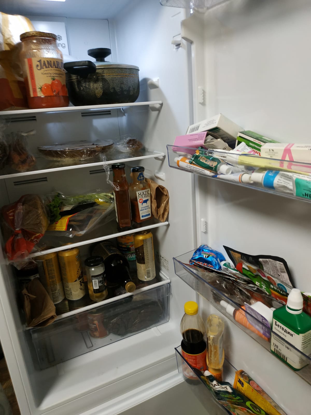 сломанный холодильник. ваш холодильник магазин. ваш холодильник магазин. ваш холодильник магазин. холодильник с гарантией 25 лет.