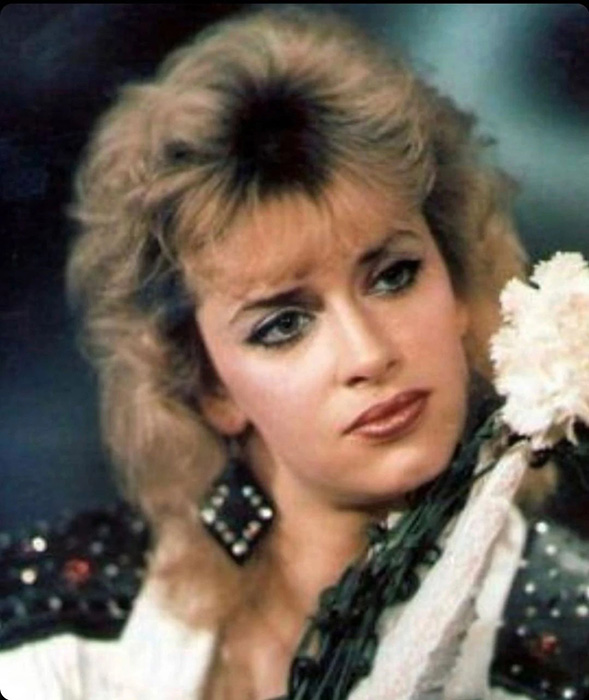 Кто из звезд эстрады выступал под фонограмму и почему они на это шли: 7 самых знаменитых «фанерщиков