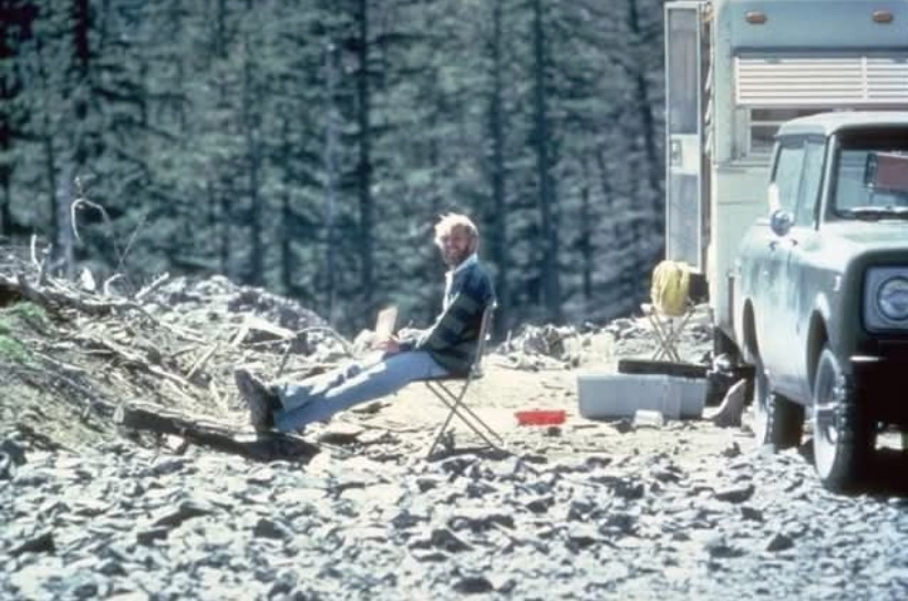 Вулканолог Дэвид А. Джонстон за несколько часов до смерти, 1980 год