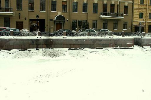 Неубранный снег и сосульки в Питере